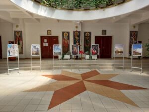 Изложба уметничких фотографија ученика Богословије