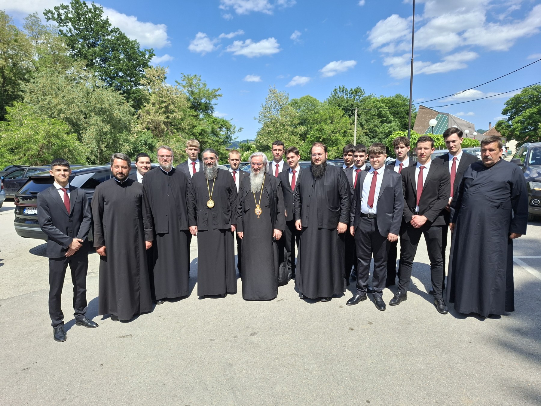 Ученици Богословије Светог Кирила и Методија у Нишу учествовали су у прослави великог јубилеја – 730 година Цркве Светог Ахилија у Ариљу